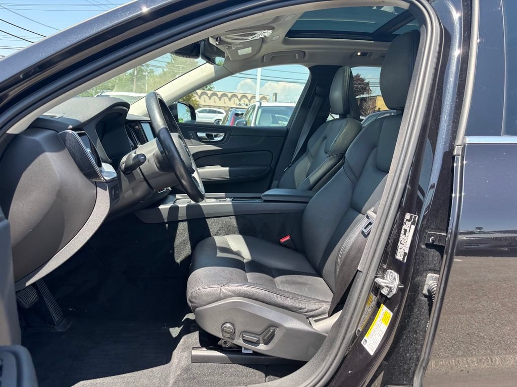 Used 2020 Volvo XC60 T5 Momentum w/ Protection Package AWD/4WD image 17