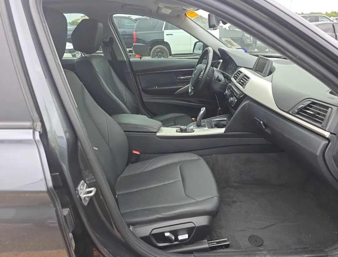 Used 2016 BMW 320i Sedan RWD image 8