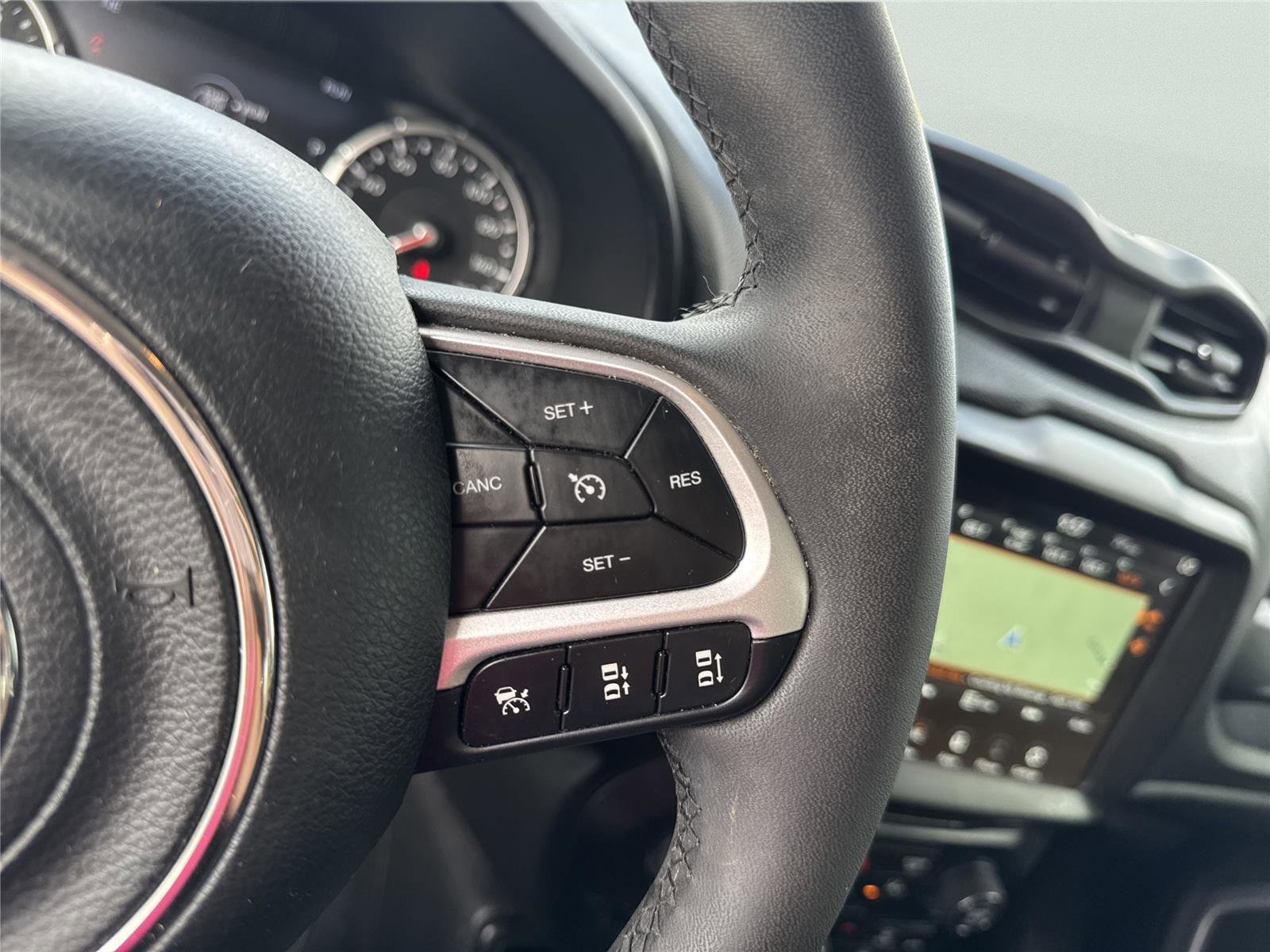 Used 2021 Jeep Renegade Latitude w/ Luxury Group I image 22