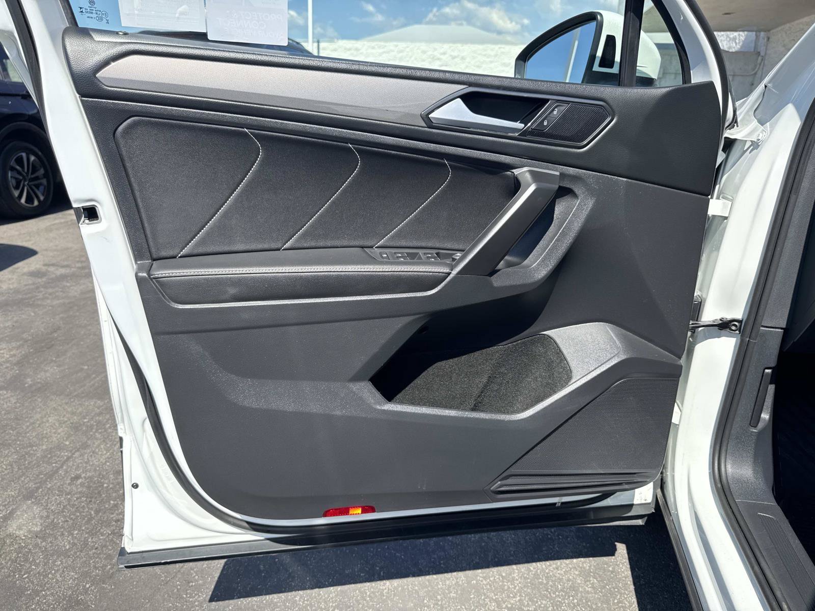 Certified 2023 Volkswagen Tiguan SE w/ Panoramic Sunroof Package FWD image 21