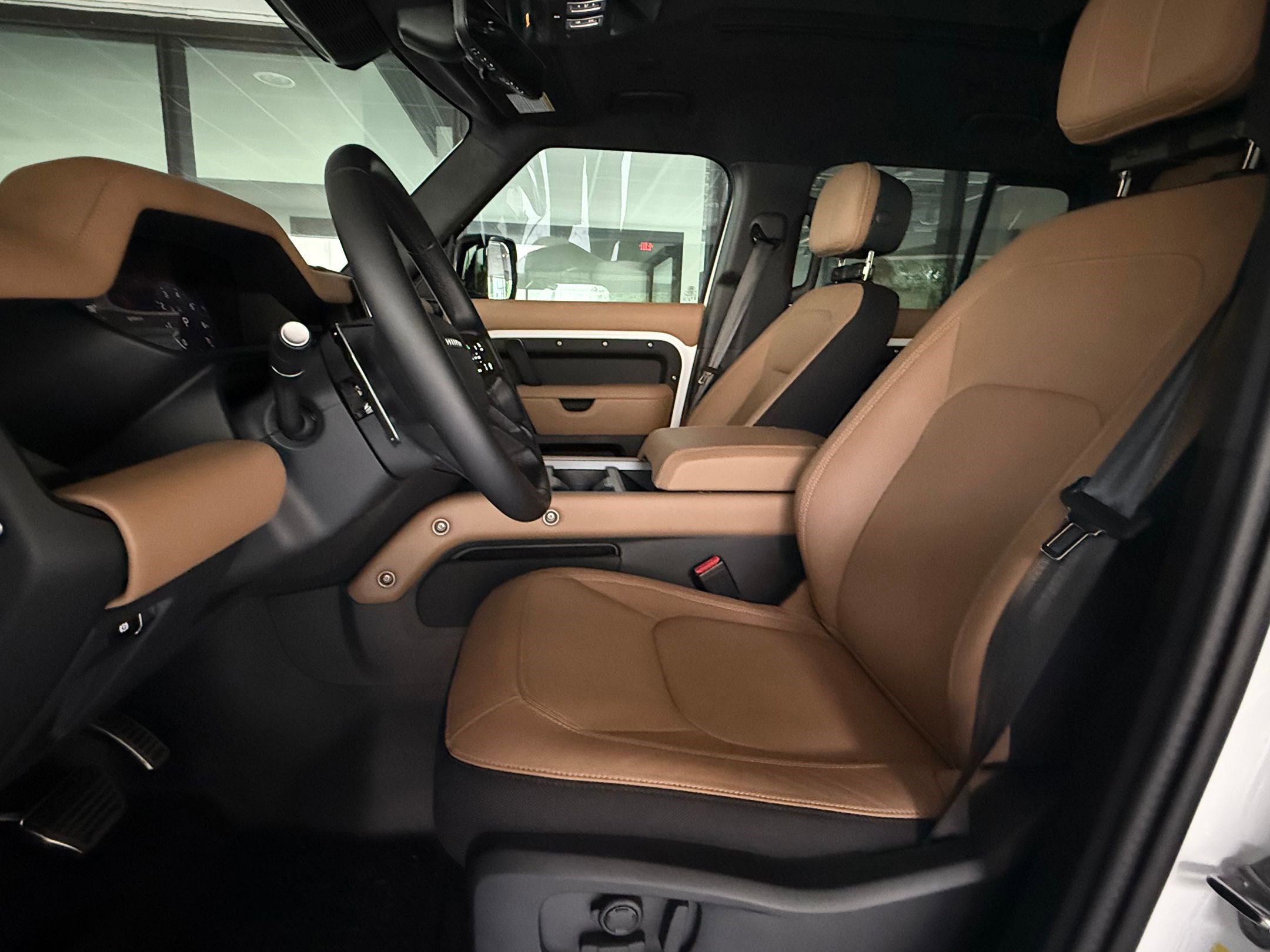 Used 2025 Land Rover Defender 110 V8 image 5