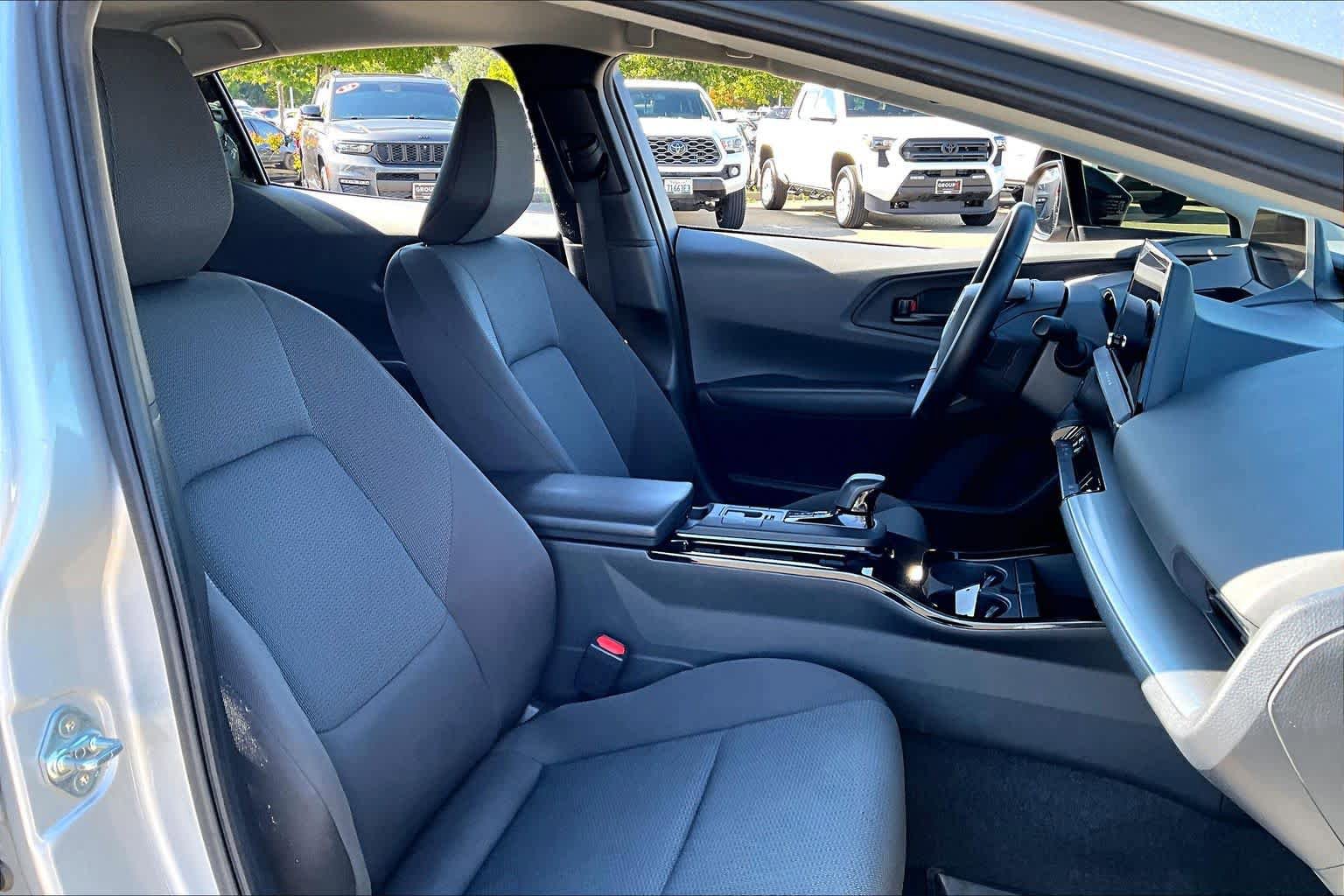 Used 2024 Toyota Prius LE FWD image 8