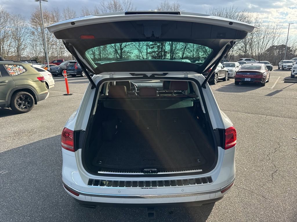 Used 2016 Volkswagen Touareg Executive image 9