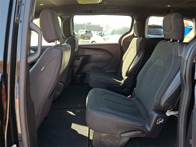 Used 2019 Chrysler Pacifica Touring Plus w/ S Appearance Package image 10