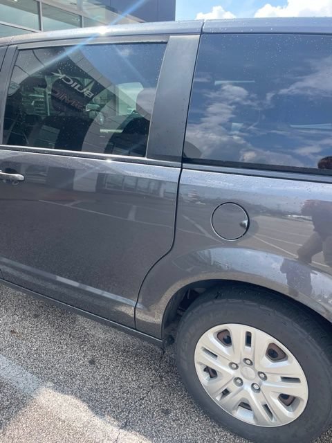 Used 2018 Dodge Grand Caravan SE FWD image 16