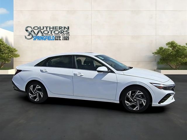 Used 2025 Hyundai Elantra SEL FWD image 35