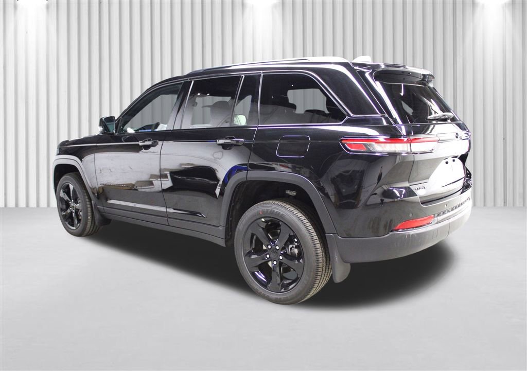 New 2025 Jeep Grand Cherokee Altitude image 5