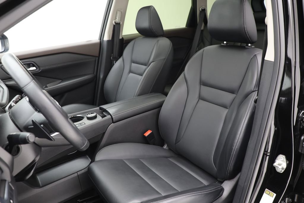 Used 2023 Nissan Rogue SV w/ SV Premium B Package image 15