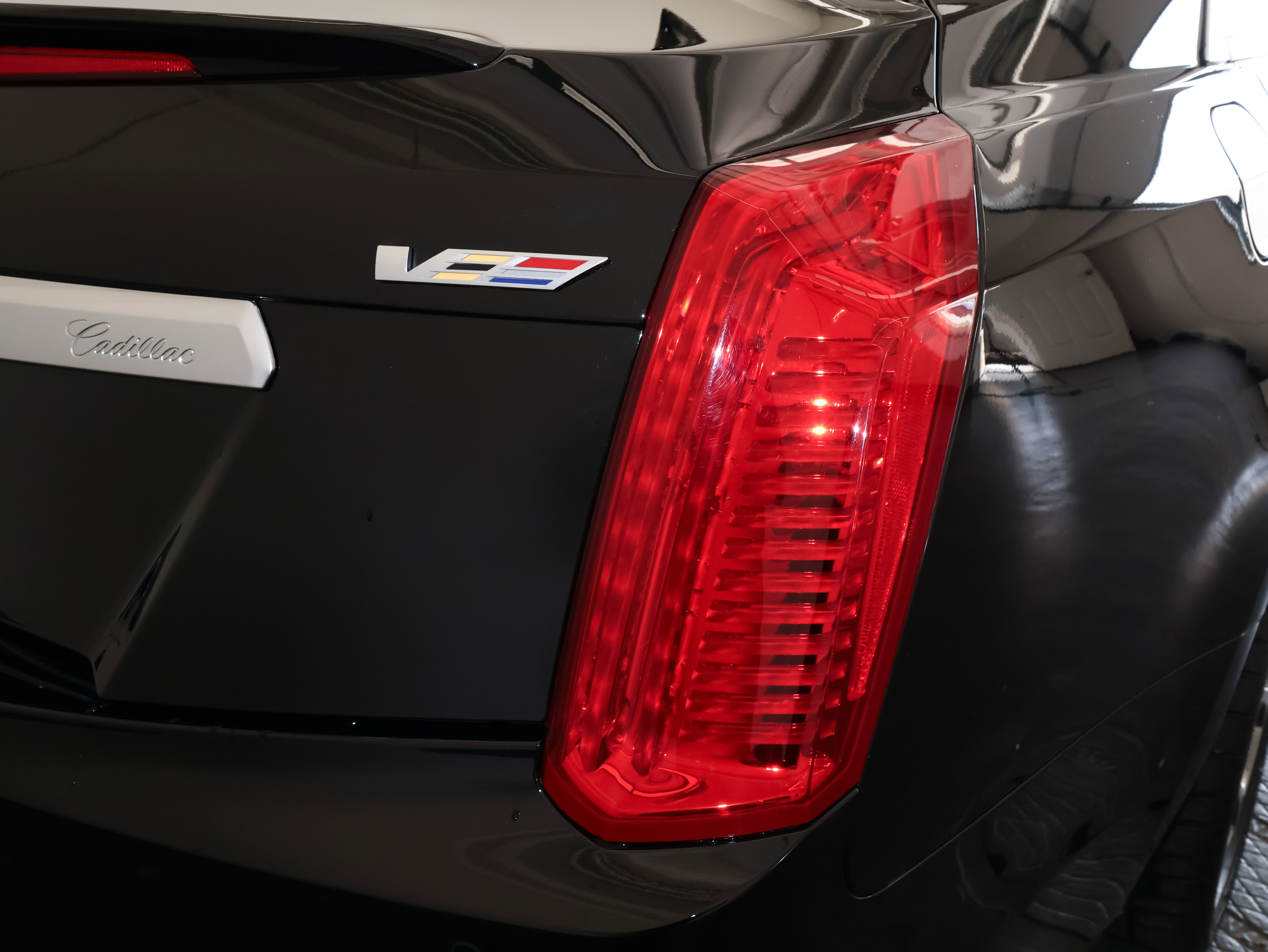 Used 2019 Cadillac CTS V w/ Luxury Package RWD image 45