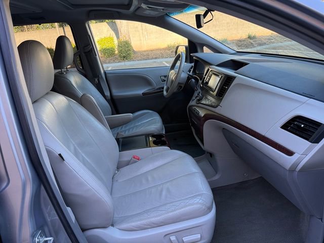 Used 2013 Toyota Sienna XLE w/ Entertainment Pkg image 20