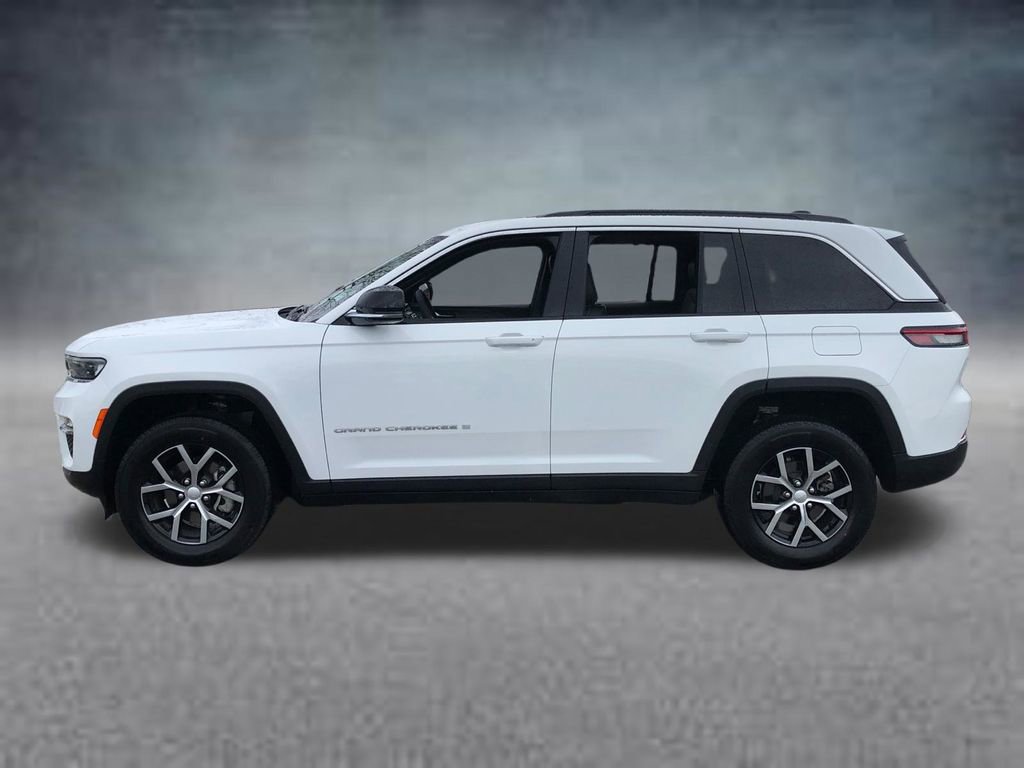 Used 2025 Jeep Grand Cherokee Limited image 3