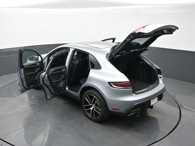 Used 2025 Porsche Macan image 28
