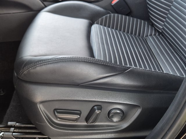 Used 2025 Toyota Corolla Cross AWD Hybrid w/ Convenience Package image 25