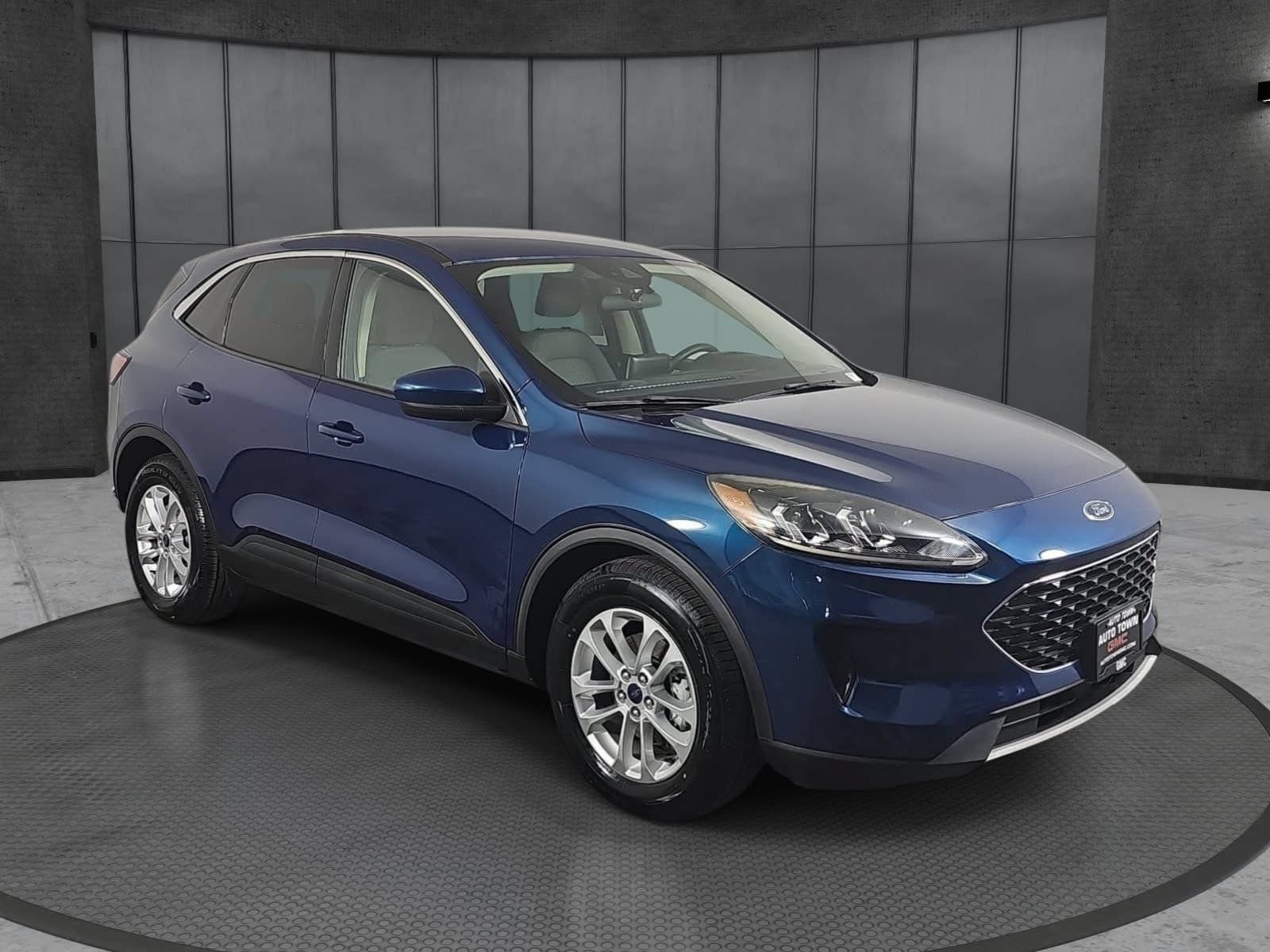 Used 2020 Ford Escape SE FWD image 3