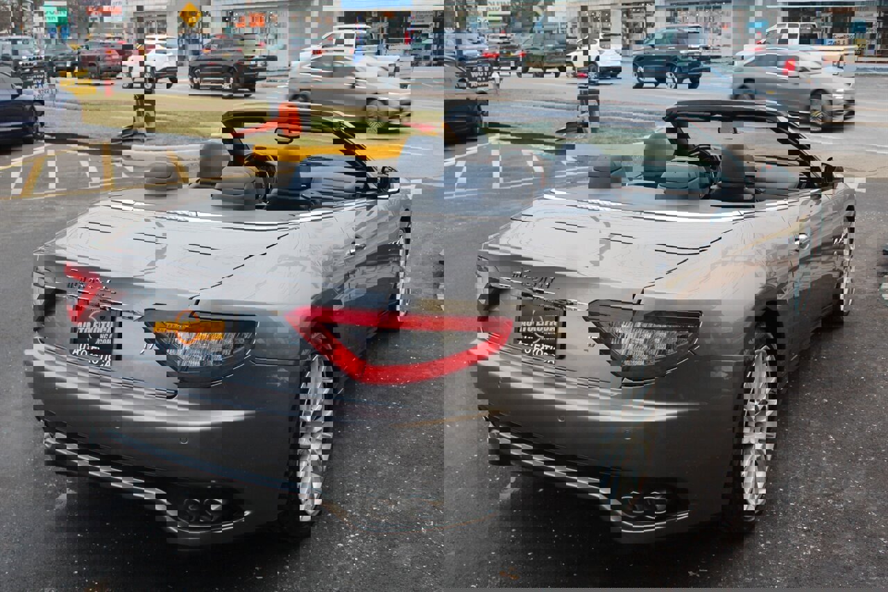 Used 2010 Maserati GranTurismo Convertible image 3