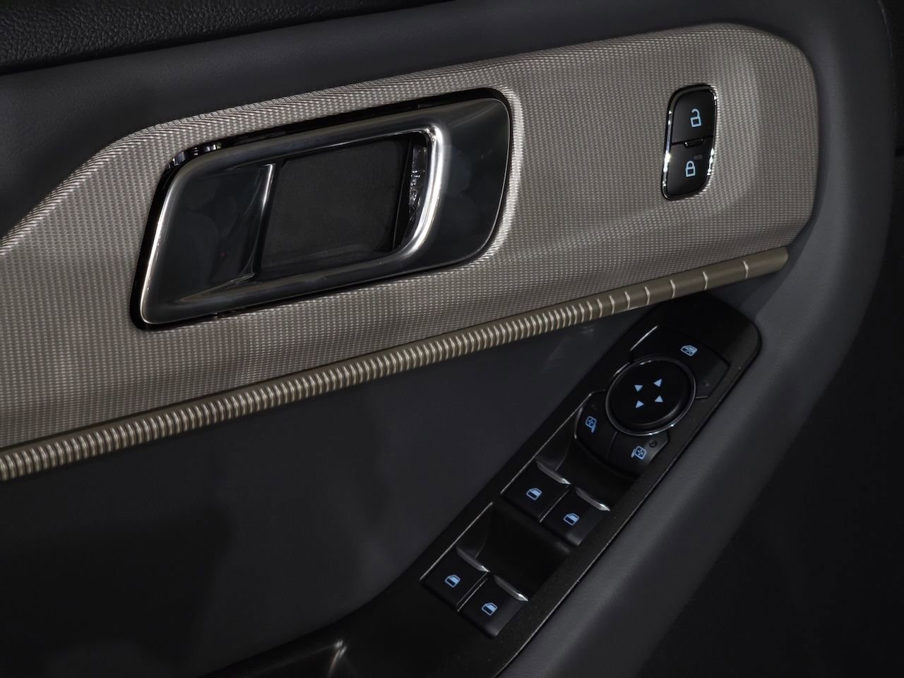 New 2026 Ford Explorer Active image 17