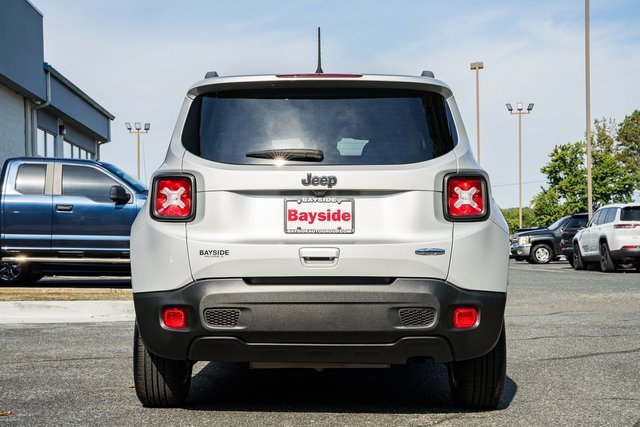 Used 2020 Jeep Renegade Latitude w/ UConnect 8.4 Nav Group image 12