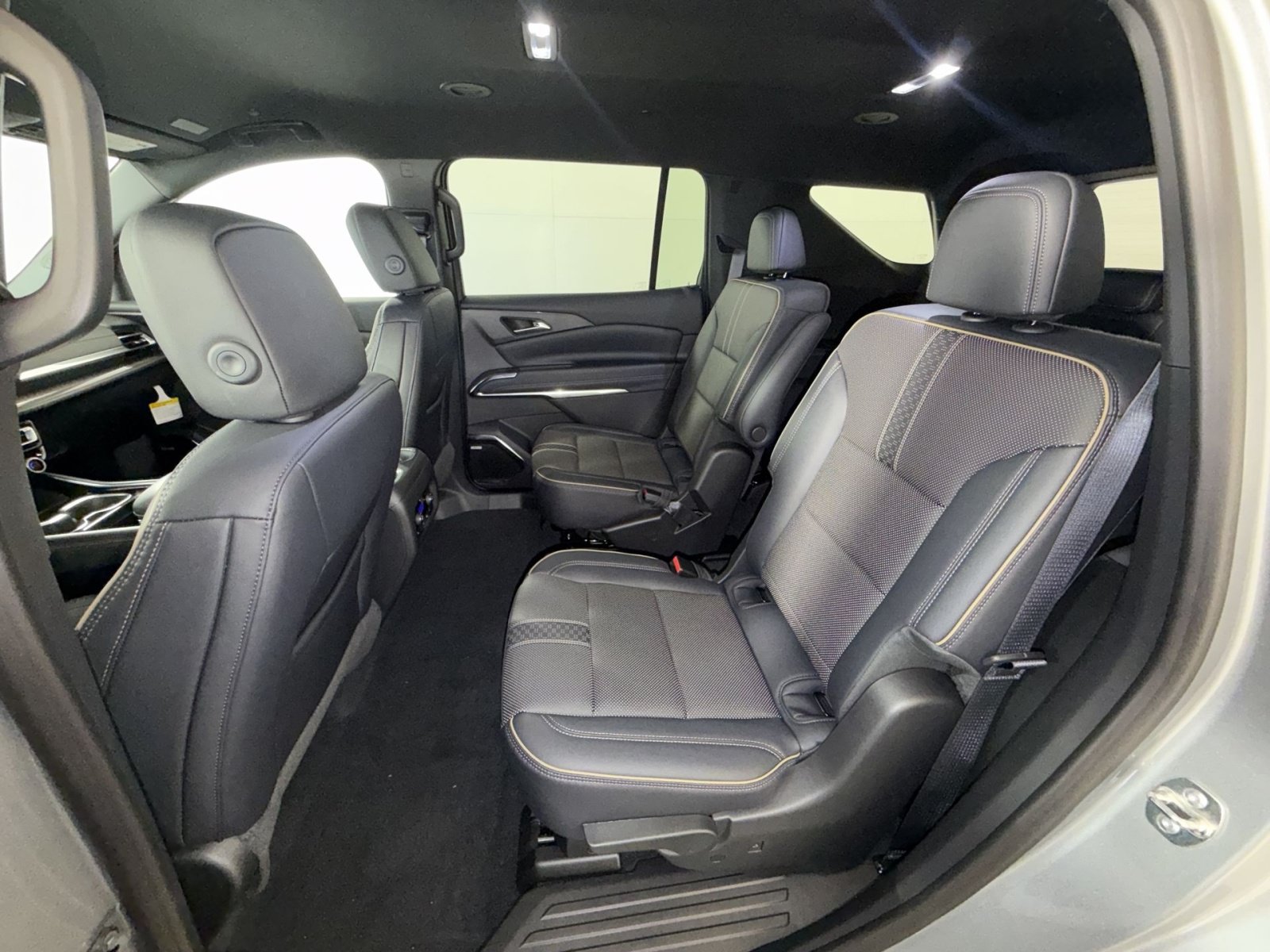 New 2026 Chevrolet Traverse High Country FWD image 24