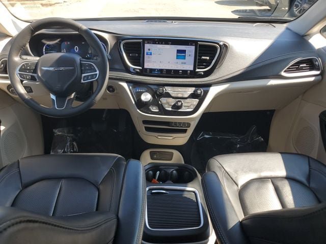 Used 2023 Chrysler Pacifica Touring-L FWD image 15