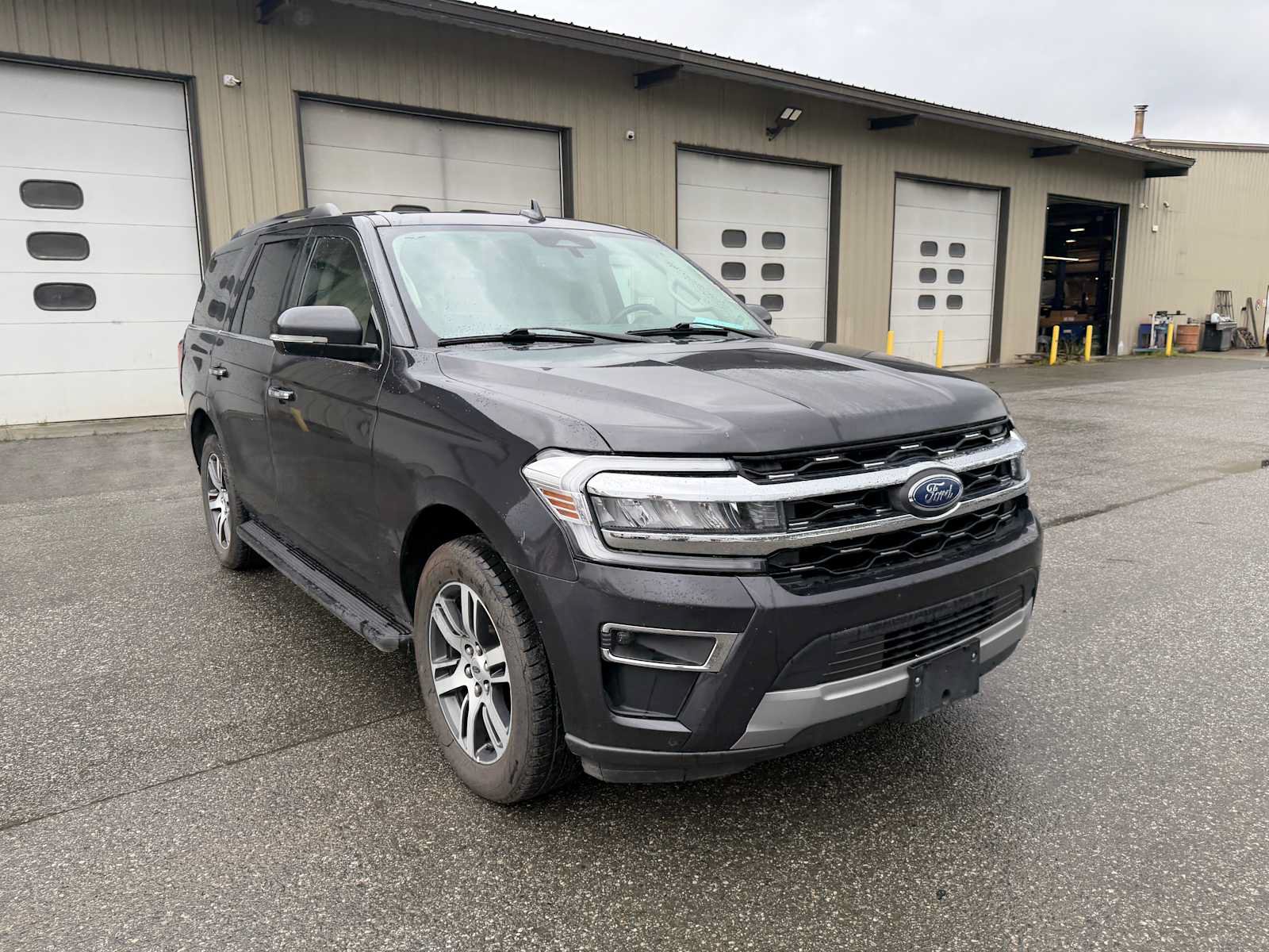 Used 2024 Ford Expedition Limited AWD/4WD image 5