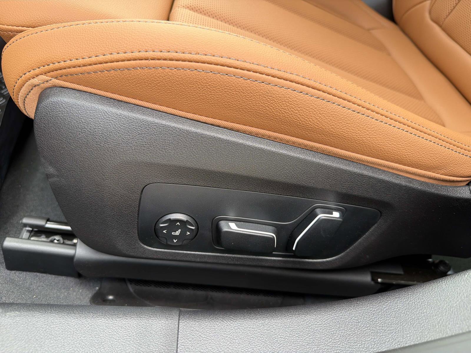 New 2026 BMW 330i Sedan w/ M Sport Package image 10