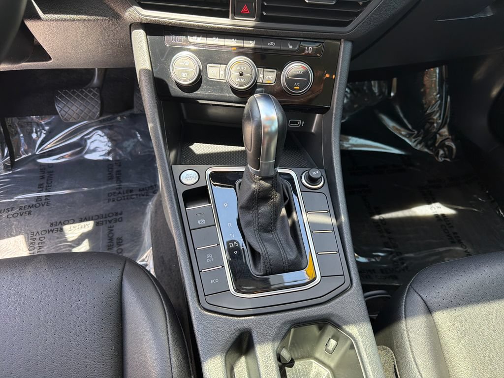 Used 2019 Volkswagen Jetta SE w/ Cold Weather Package FWD image 27