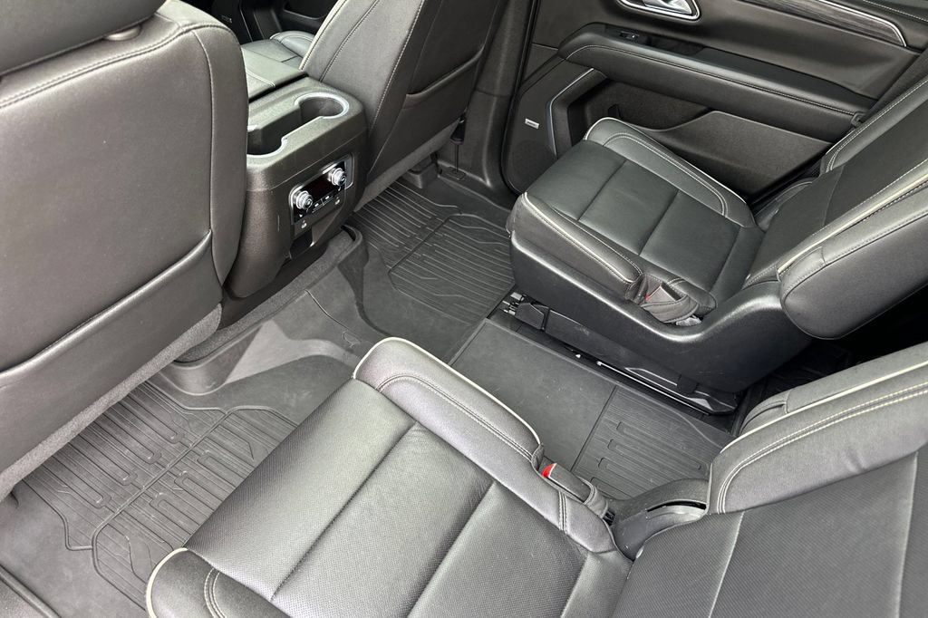 Used 2023 GMC Yukon SLT w/ SLT Premium Package AWD/4WD image 12