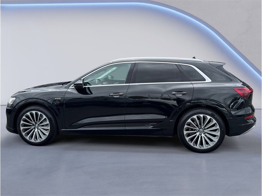 Used 2019 Audi e-tron Prestige w/ Prestige Package AWD/4WD image 3
