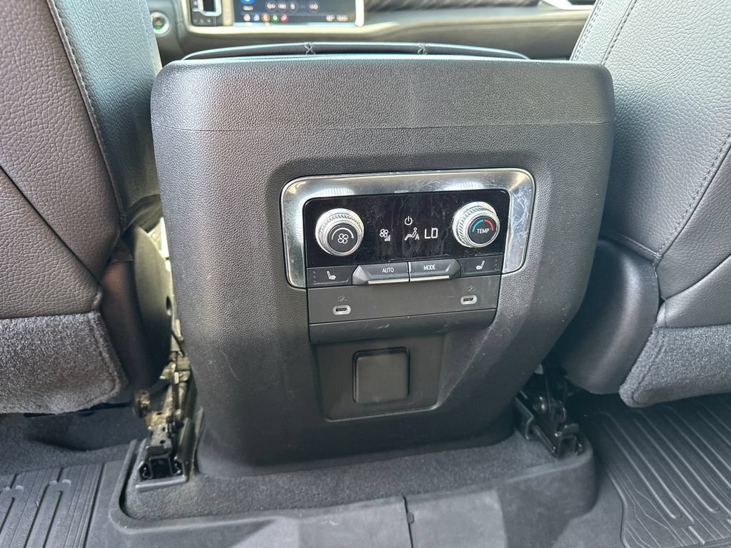 Used 2021 GMC Yukon Denali w/ Denali Premium Package AWD/4WD image 23