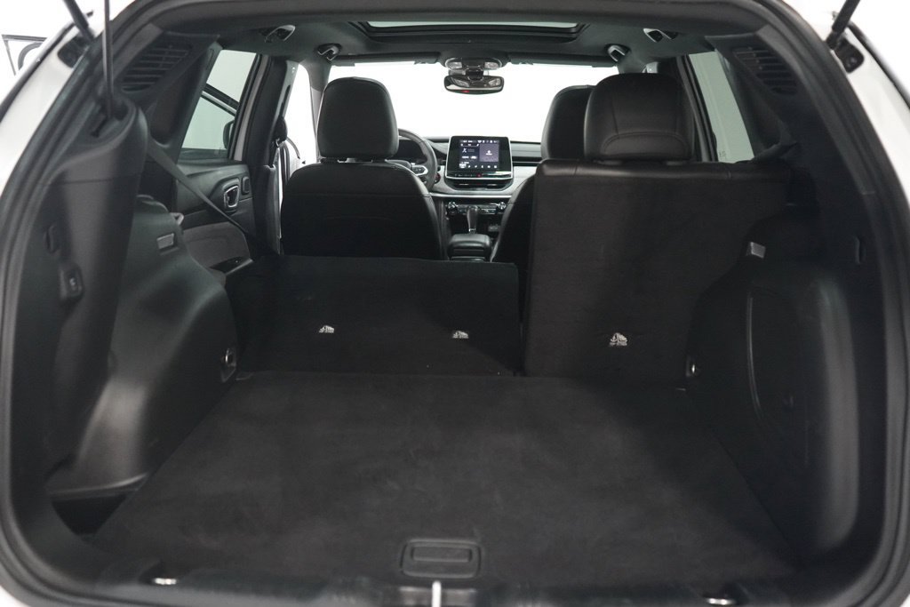 Used 2025 Jeep Compass Latitude w/ Sun & Sound Group AWD/4WD image 41
