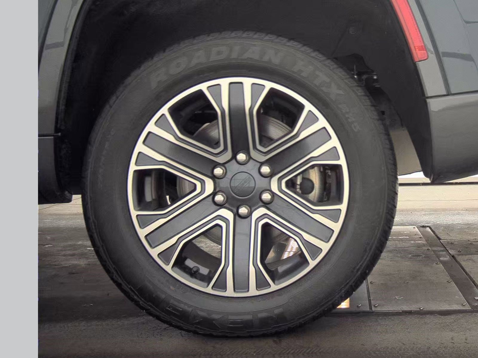 Used 2022 Jeep Wagoneer Series III w/ Flexible Seating Group image 13