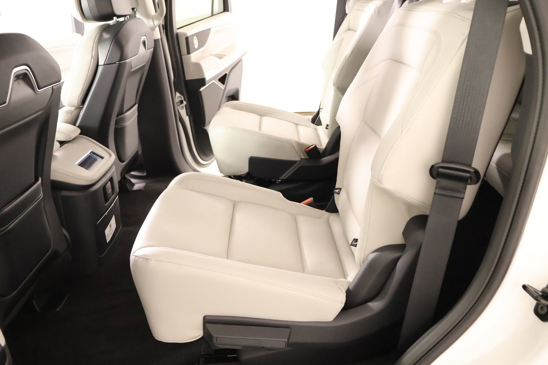 New 2026 Lincoln Navigator Reserve w/ Jet Appearance Package AWD/4WD image 13