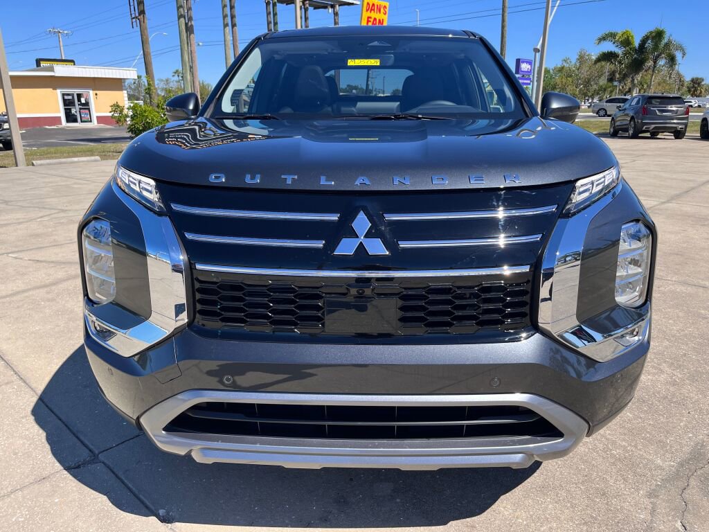 New 2025 Mitsubishi Outlander SE image 8