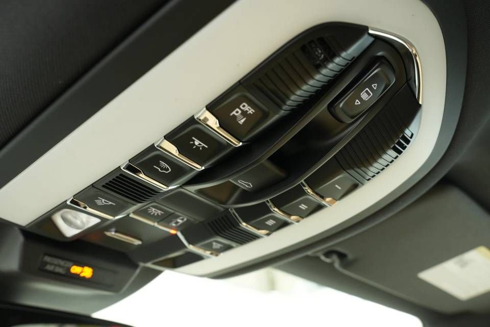 Certified 2026 Porsche Macan AWD/4WD image 36
