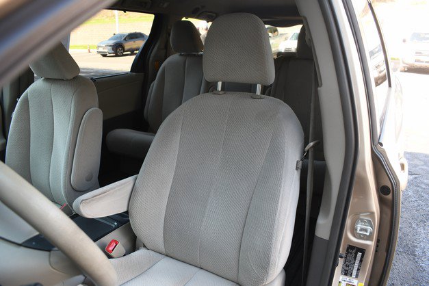Used 2014 Toyota Sienna LE FWD image 17
