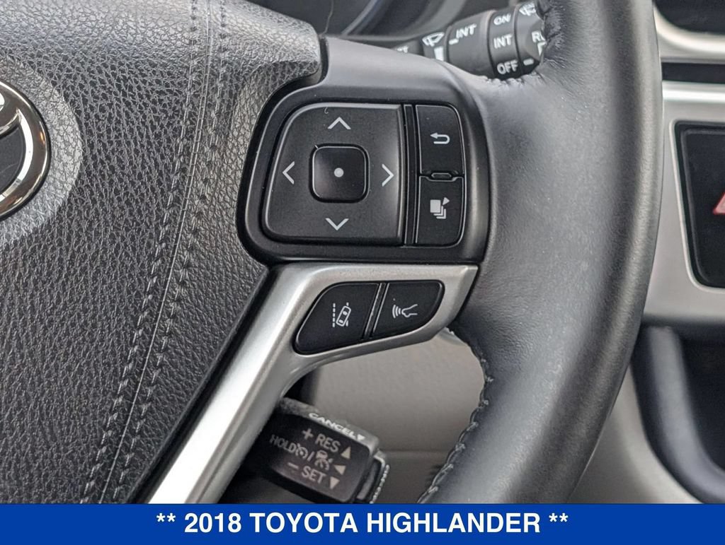 Used 2018 Toyota Highlander XLE w/ Carpet Mat Package (TMS) AWD/4WD image 22