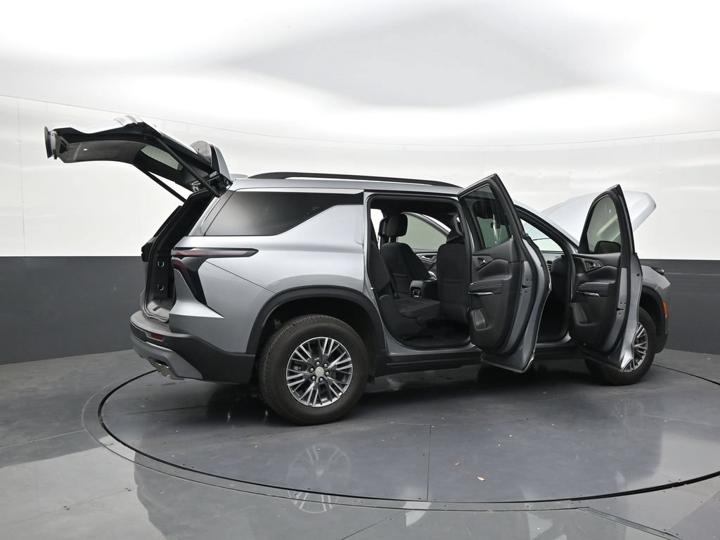 Used 2026 Chevrolet Traverse LT FWD image 26