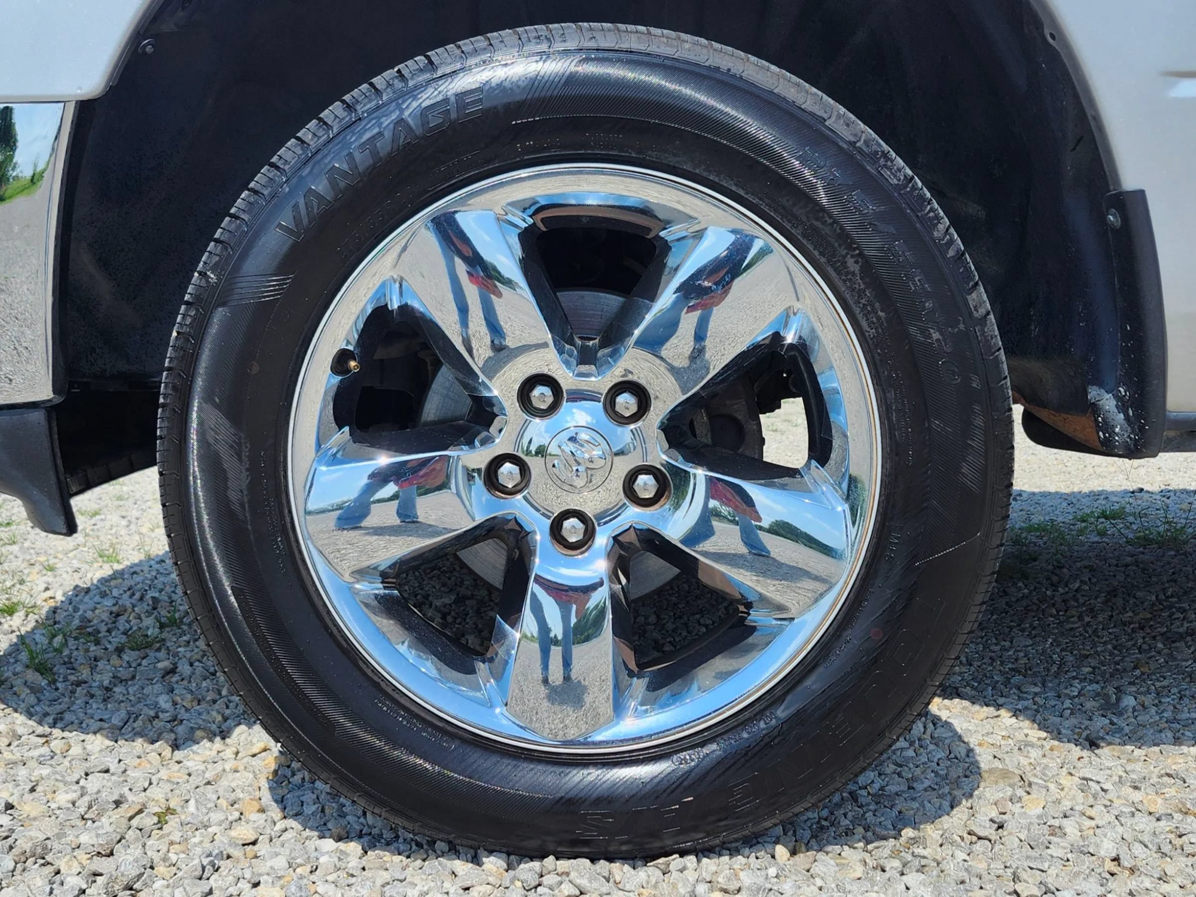 Used 2018 RAM 1500 Classic SLT AWD/4WD image 3