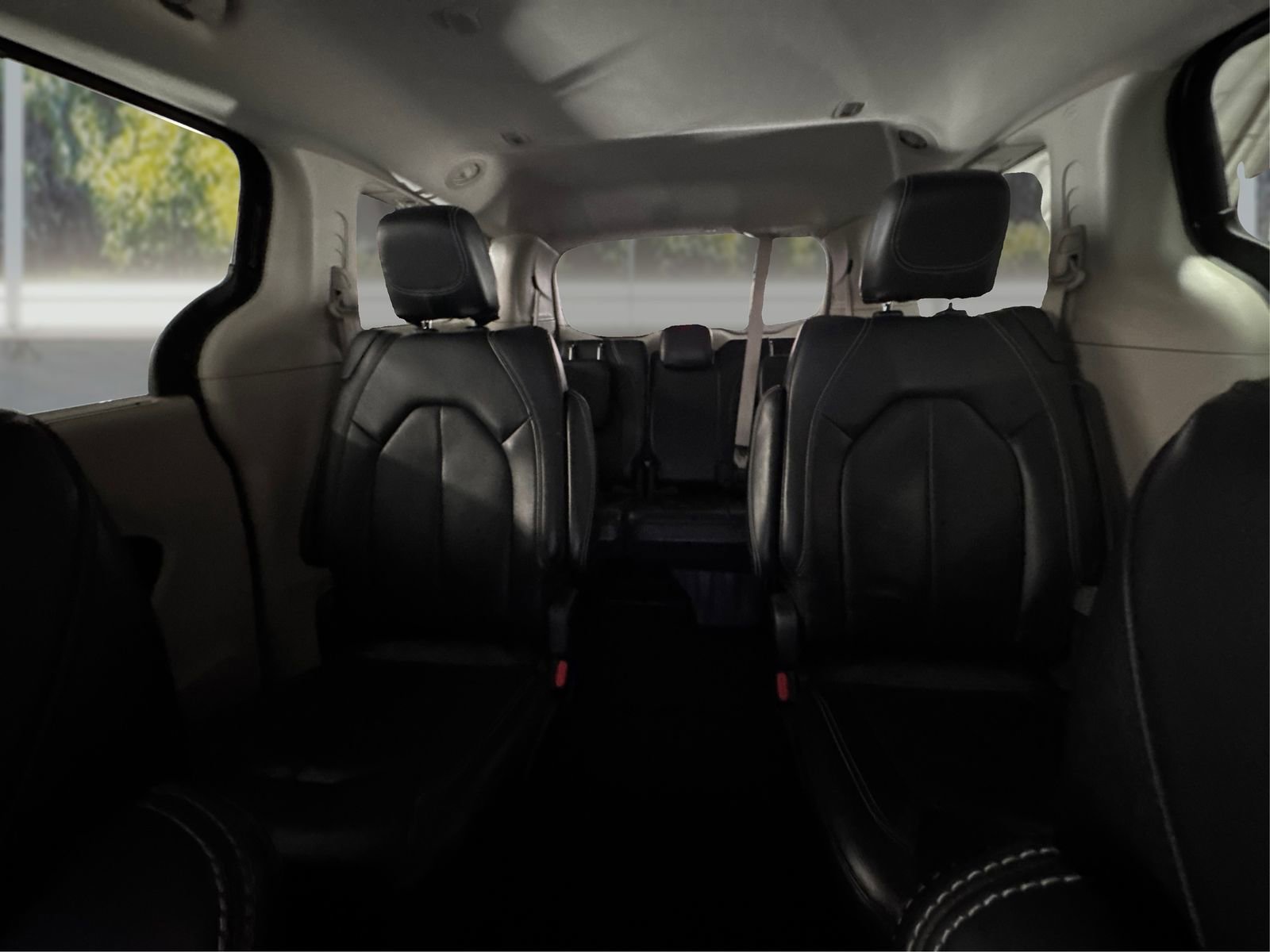 Used 2022 Chrysler Pacifica Touring-L image 15