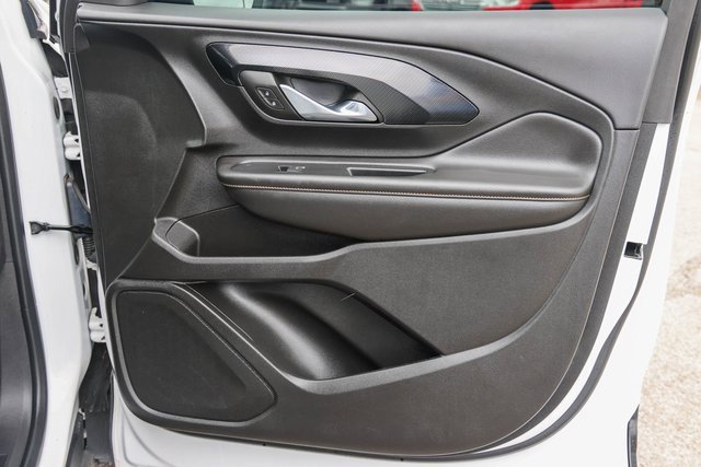 Used 2023 GMC Terrain AT4 image 17