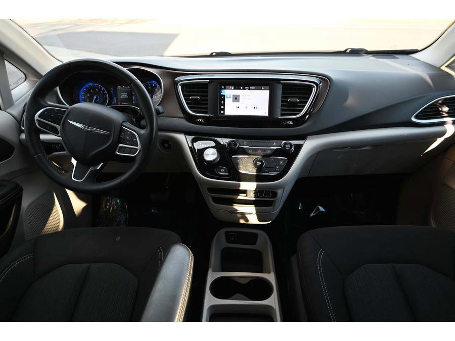 Used 2023 Chrysler Voyager LX image 21