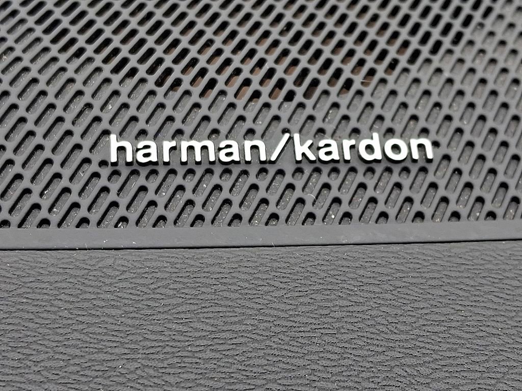 Used 2022 Volvo XC40 P8 Recharge Ultimate image 29