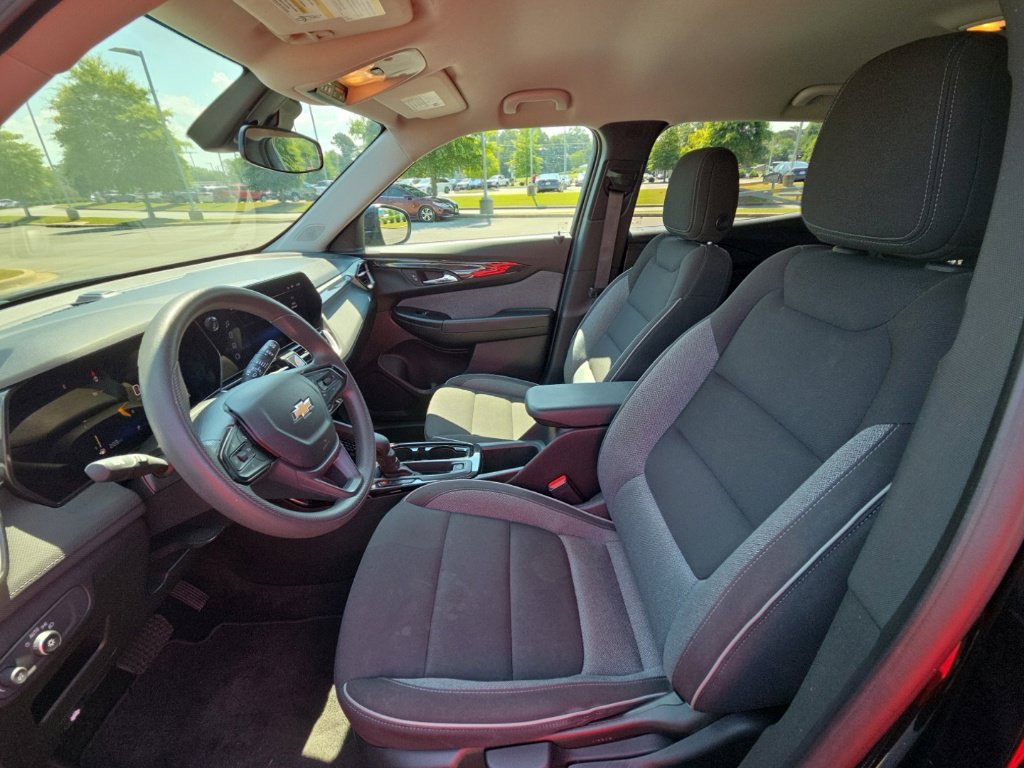 Used 2025 Chevrolet TrailBlazer LT FWD image 22