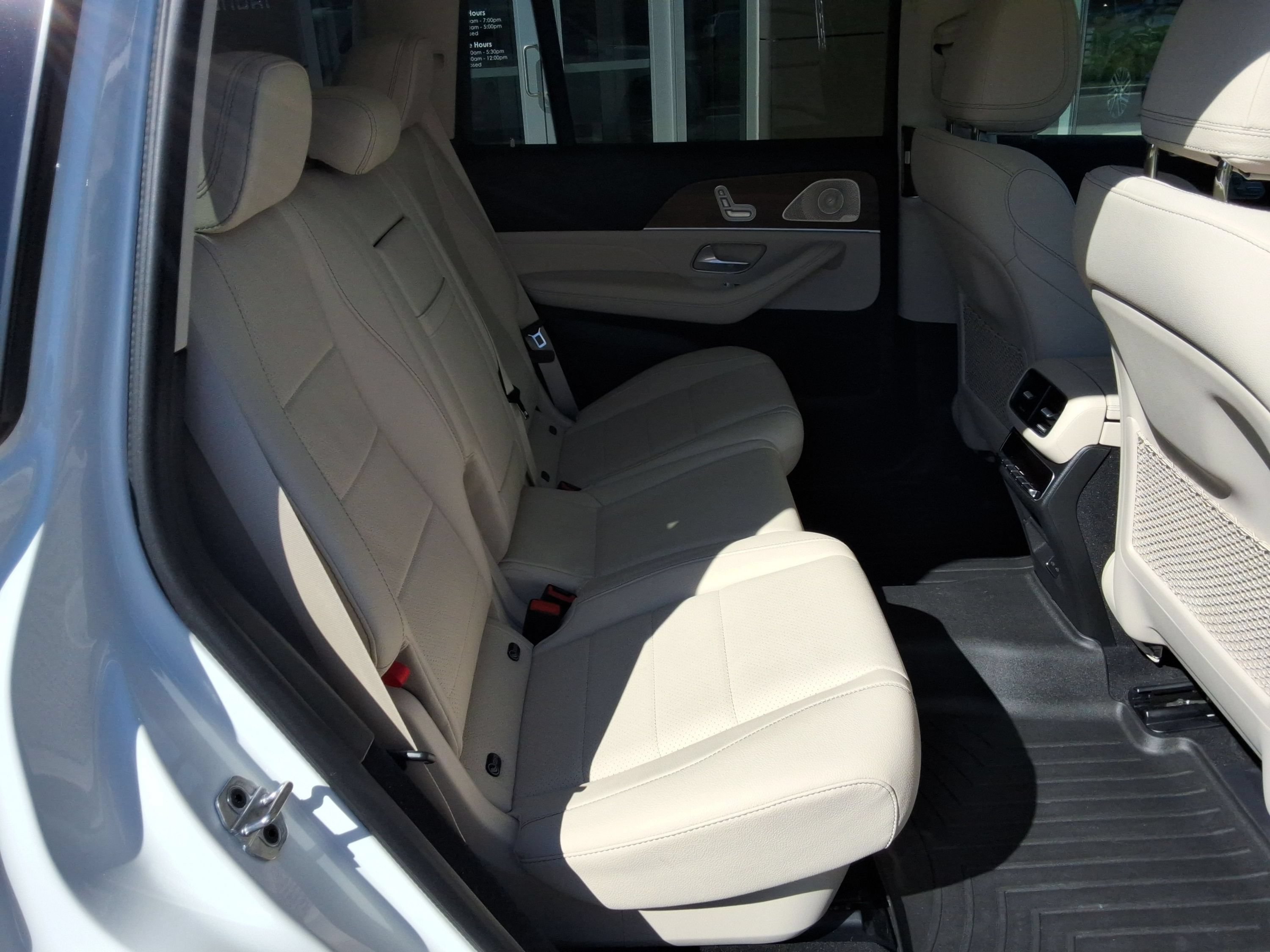 Used 2024 Mercedes-Benz GLS 450 4MATIC image 35