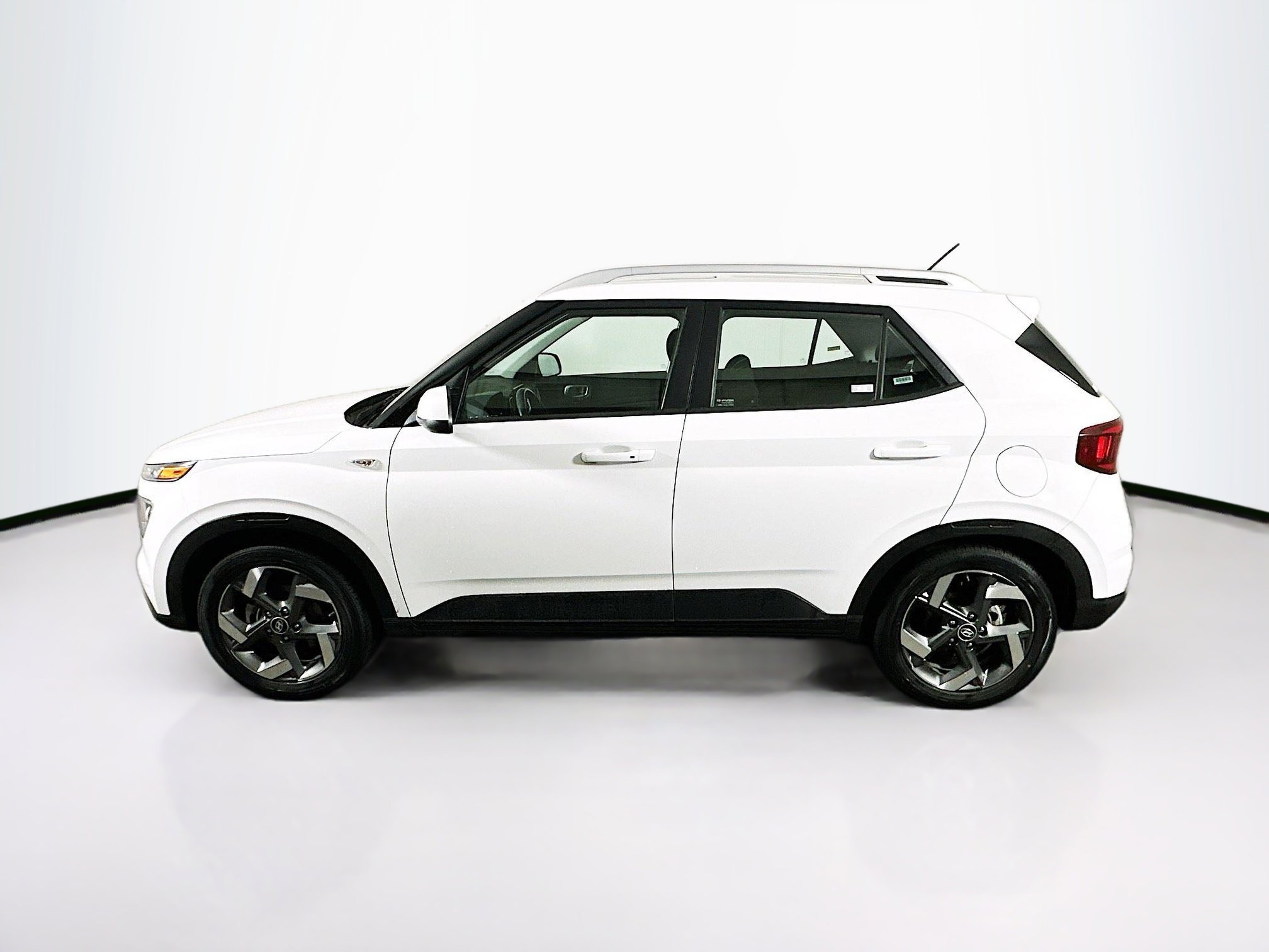 Used 2024 Hyundai Venue SEL image 4