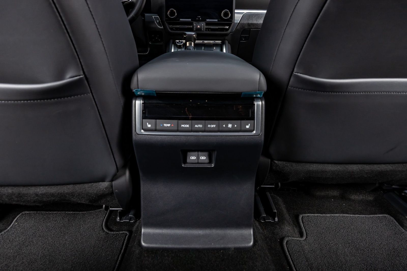 Used 2025 Lexus GX 550 w/ Accessory Package (2T) AWD/4WD image 33