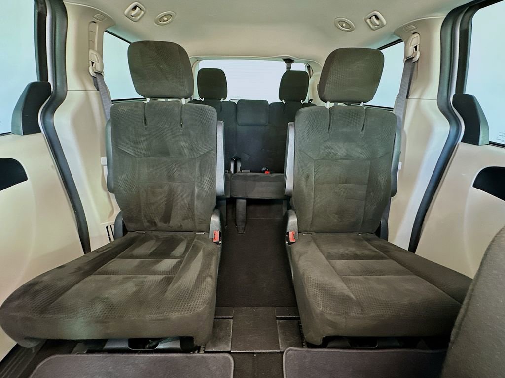 Used 2016 Dodge Grand Caravan SXT FWD image 13