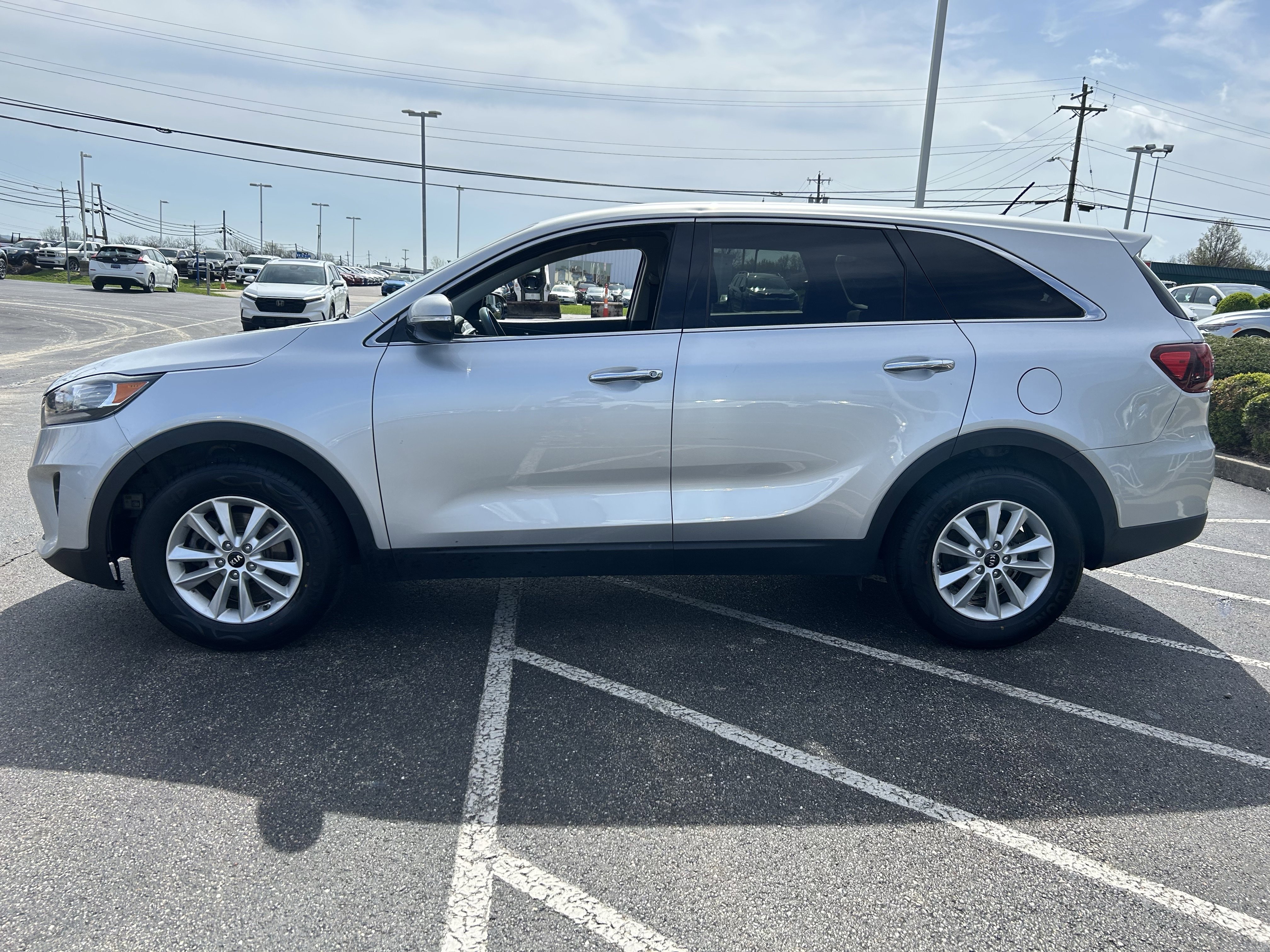 Used 2019 Kia Sorento LX image 4