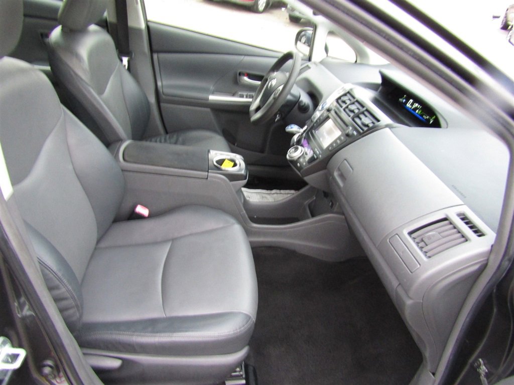 Used 2012 Toyota Prius V image 21