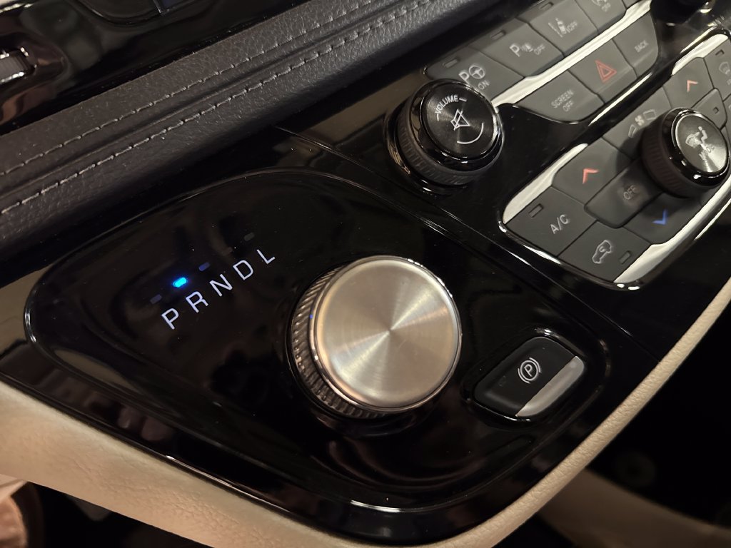 Used 2017 Chrysler Pacifica Limited FWD image 24